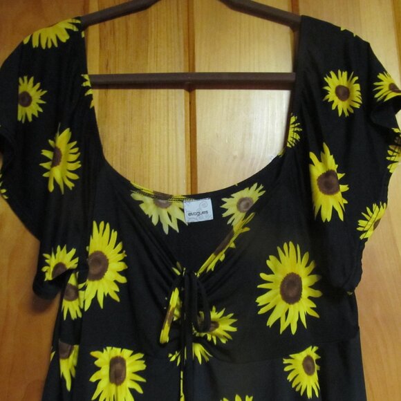 Sunflower Blouse Sunflower Shark Bite Tops size Blouses 1x 2x Plus Short Sleeve - Picture 2 of 3